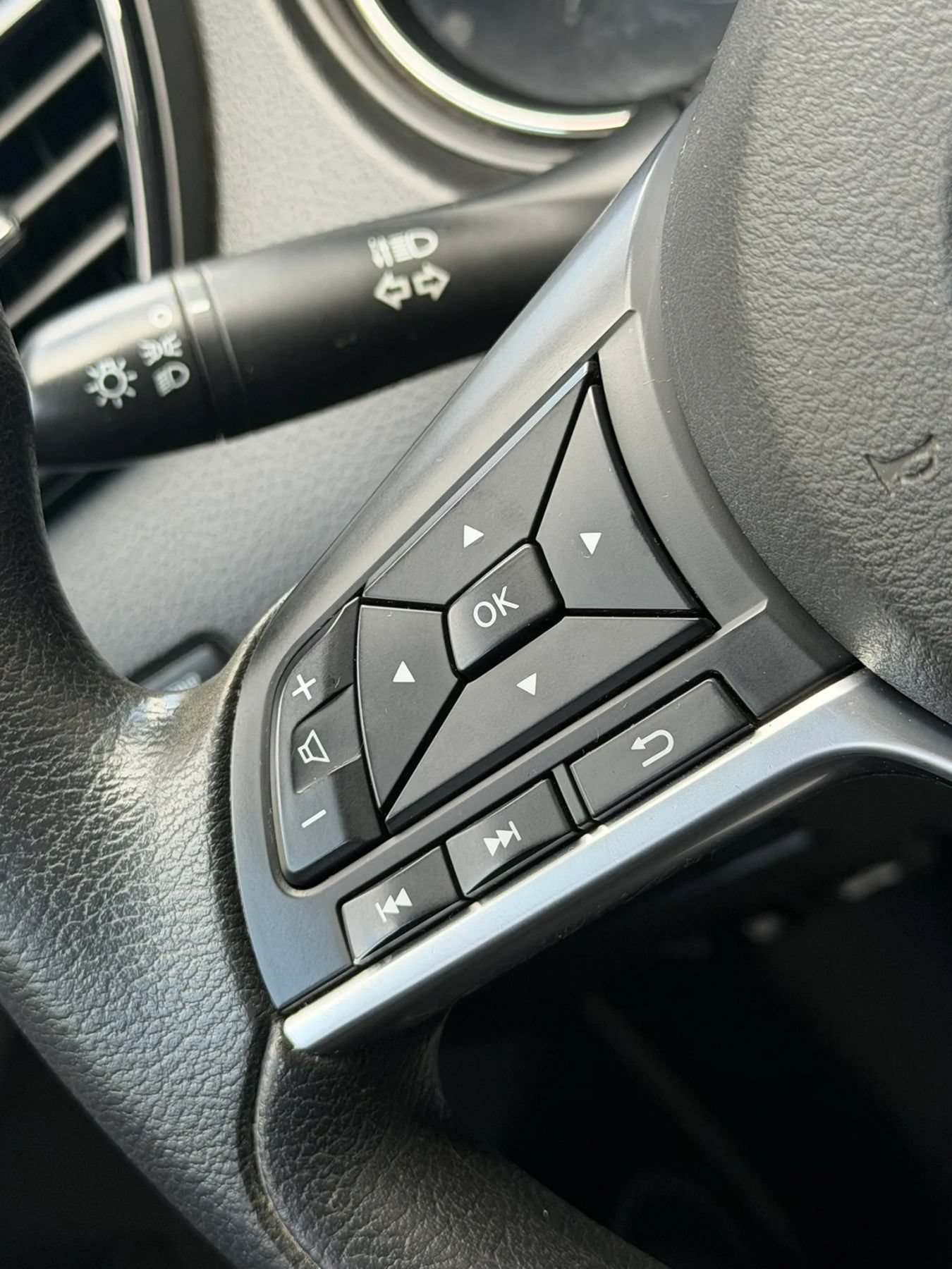 Used 2018 Nissan Rogue Sport S AWD/4WD image 18