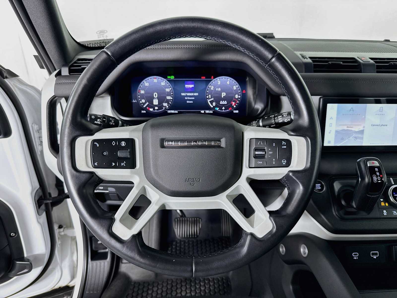 Used 2024 Land Rover Defender 110 X-Dynamic SE AWD/4WD image 11