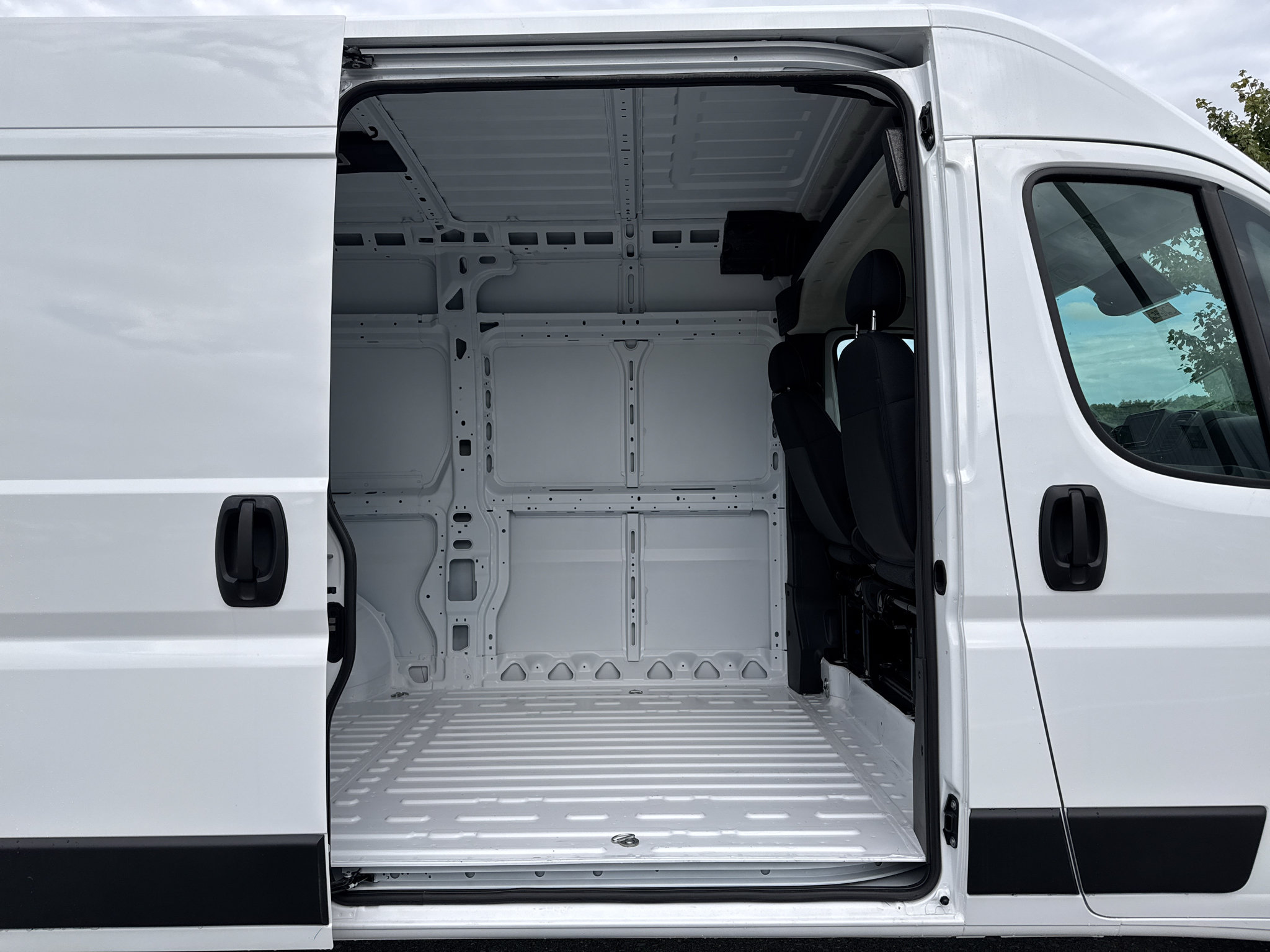 New 2026 RAM ProMaster 1500 w/ Convenience Group FWD image 12