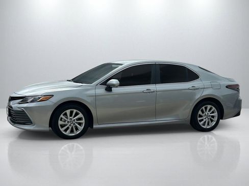 Used 2024 Toyota Camry LE w/ Convenience Package image 8