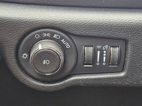 New 2026 Chrysler Pacifica Pinnacle image 22