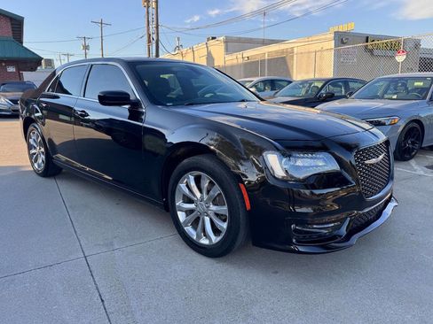 Used 2018 Chrysler 300 Touring w/ Touring-L Group AWD/4WD image 1