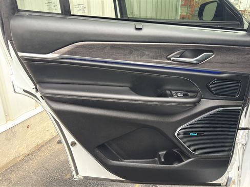 Used 2021 Jeep Grand Cherokee L Overland w/ Luxury Tech Group IV image 19