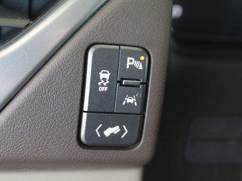 Used 2019 Chevrolet Suburban LT AWD/4WD image 40