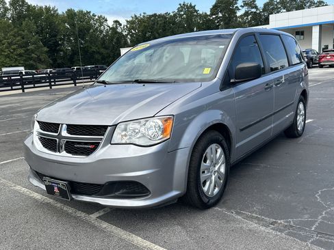 Used 2016 Dodge Grand Caravan American Value Package image 4