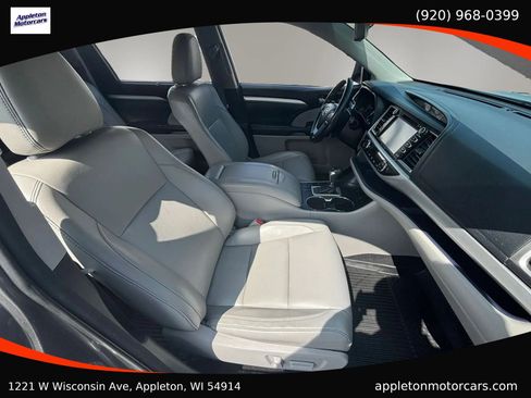 Used 2018 Toyota Highlander XLE AWD/4WD image 45