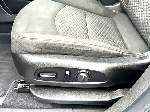 Used 2021 GMC Terrain SLE w/ Driver Convenience Package image 15