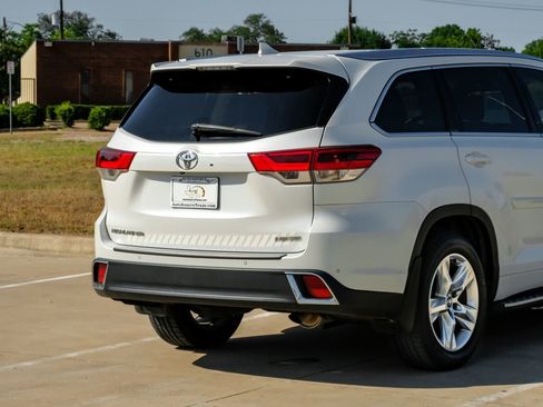 Used 2019 Toyota Highlander Limited FWD image 11