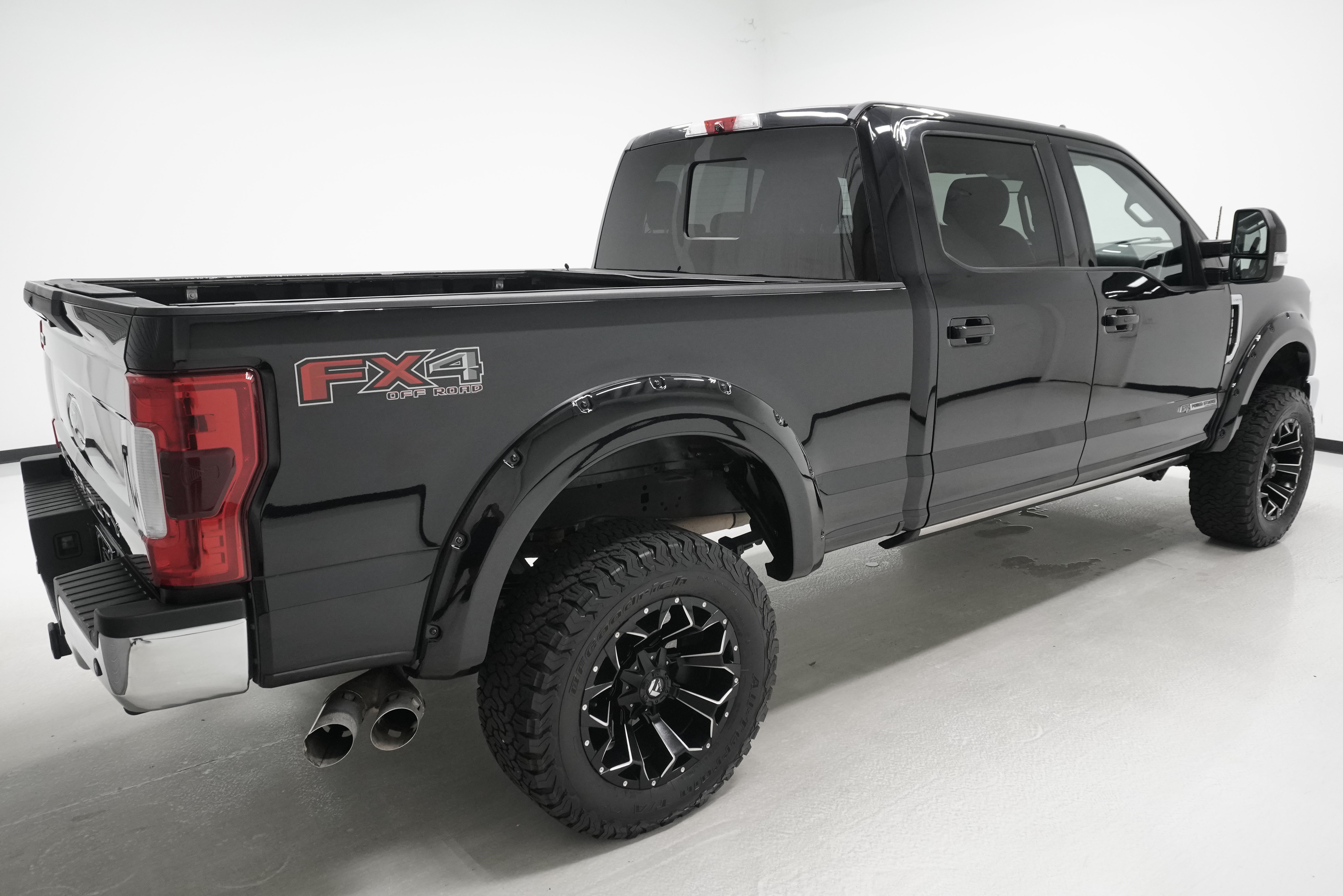 Used 2019 Ford F250 Lariat w/ Lariat Ultimate Package AWD/4WD image 4