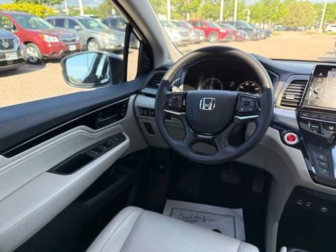 Used 2025 Honda Odyssey Touring image 23