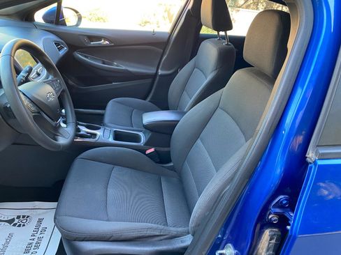 Used 2019 Chevrolet Cruze LT w/ Convenience Package FWD image 32