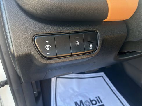 Certified 2024 Kia Seltos EX image 9