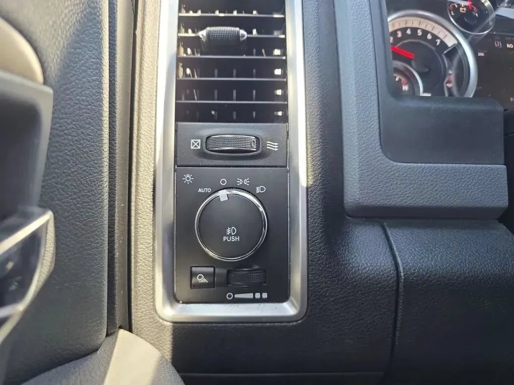 Used 2015 RAM 1500 Big Horn AWD/4WD image 25