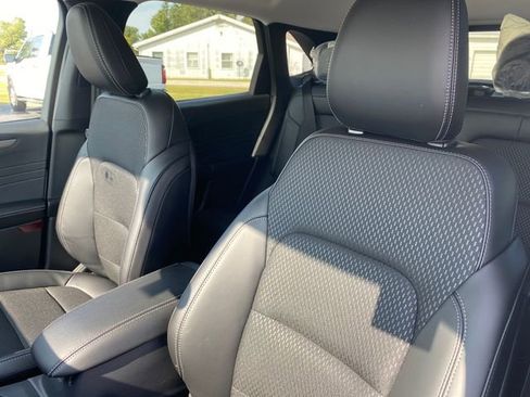 New 2025 Ford Escape SE image 12