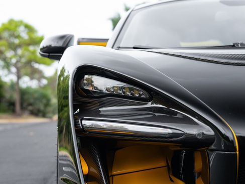Used 2019 McLaren Senna image 17
