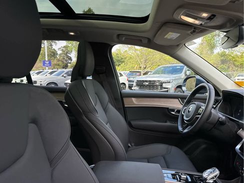 Certified 2025 Volvo XC90 B6 Plus AWD/4WD image 60