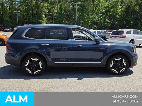 Used 2025 Kia Telluride S FWD image 13