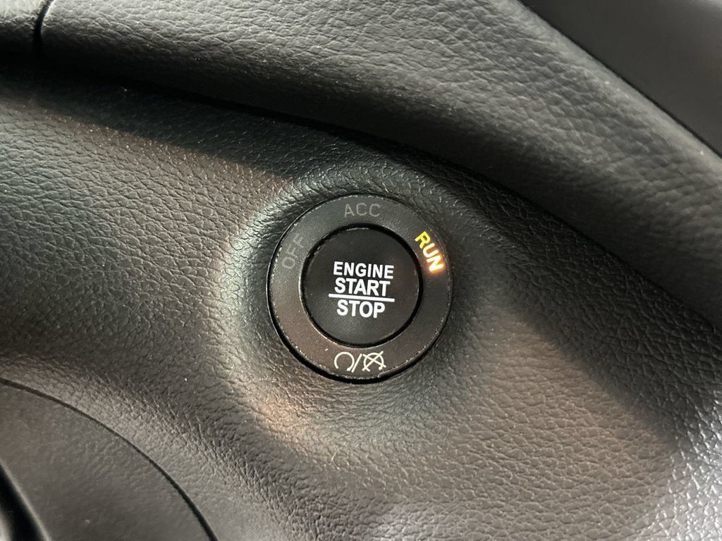 Used 2020 Jeep Cherokee Limited AWD/4WD image 19