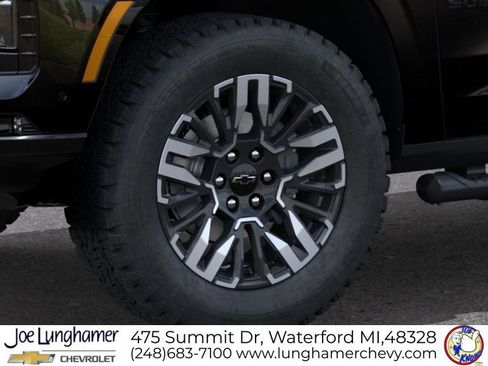 New 2026 Chevrolet Suburban Z71 w/ Z71 Off-Road Package AWD/4WD image 10