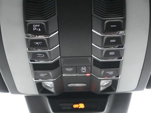 Certified 2022 Porsche Macan AWD/4WD image 25