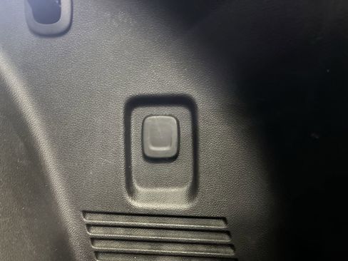 Used 2019 Chevrolet Blazer LT image 30