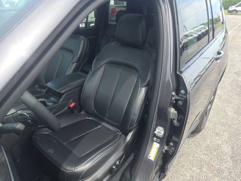 Used 2025 Jeep Grand Cherokee L Limited AWD/4WD image 15