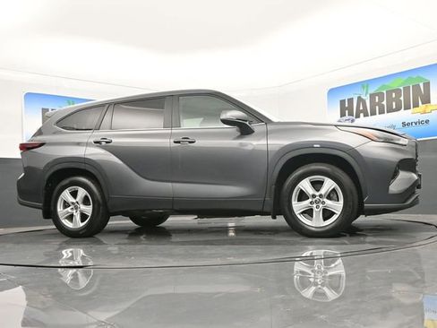 Used 2024 Toyota Highlander LE image 25