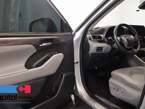 Used 2021 Toyota Highlander Platinum AWD/4WD image 8