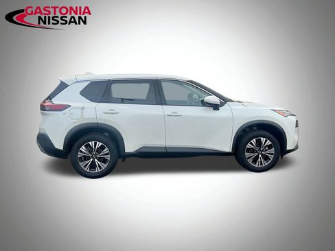 Used 2023 Nissan Rogue SV image 10