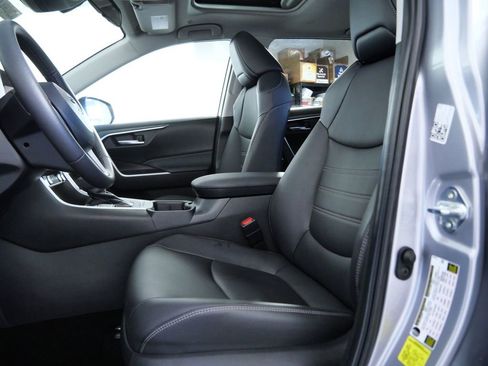 Used 2025 Toyota RAV4 XLE Premium image 18