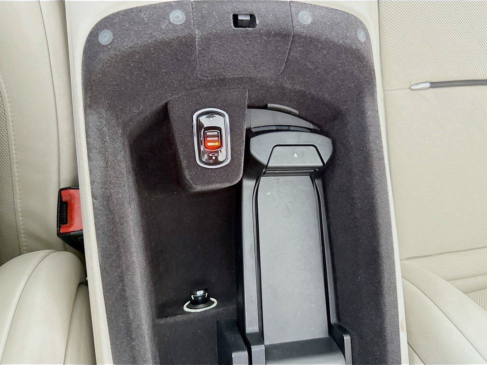 Used 2016 Rolls-Royce Dawn RWD image 25