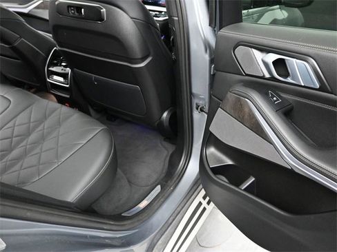 Used 2025 BMW X5 xDrive40i image 18