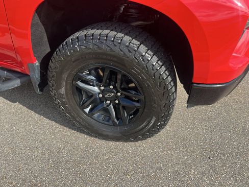 Used 2022 Chevrolet Silverado 1500 Custom Trail Boss w/ LPO, Dark Essentials Package AWD/4WD image 12