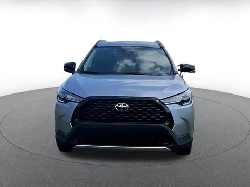 Used 2025 Toyota Corolla Cross LE image 3