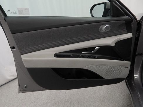 Used 2024 Hyundai Elantra Limited image 42