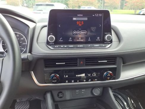 Used 2025 Nissan Rogue SV FWD image 12