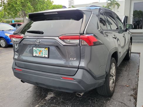 Used 2019 Toyota RAV4 XLE Premium FWD image 4