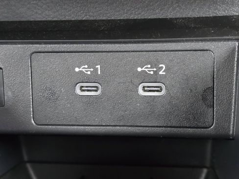 Used 2025 Nissan Kicks SR image 4