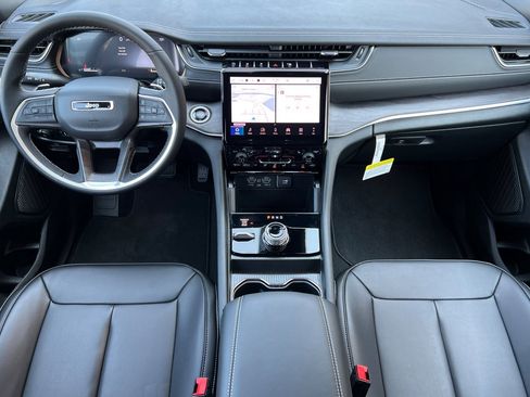 New 2025 Jeep Grand Cherokee Limited image 13