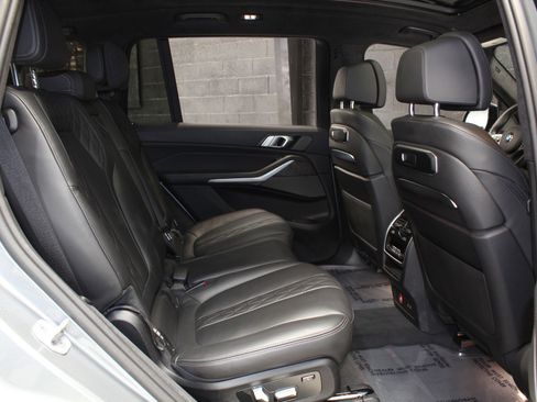 Used 2024 BMW X7 xDrive40i w/ Executive Package AWD/4WD image 43