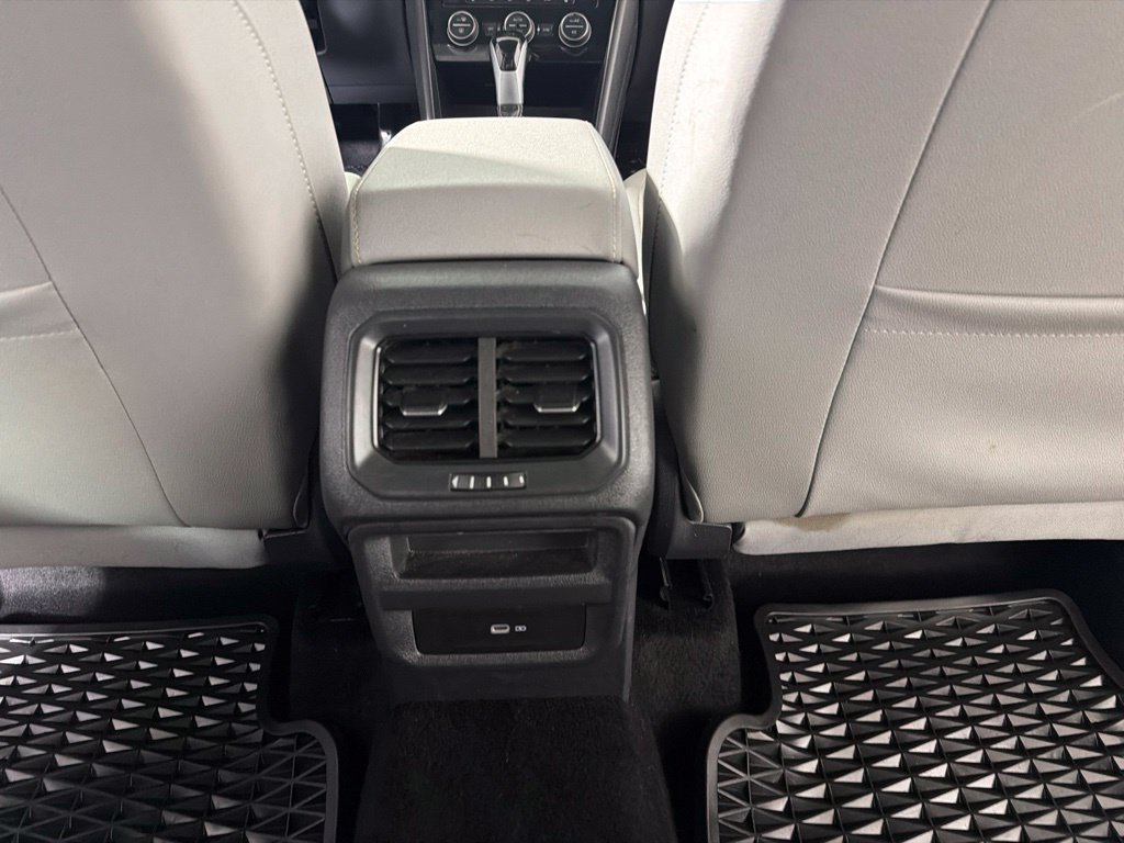 Certified 2024 Volkswagen Taos SE w/ Panoramic Sunroof Package AWD/4WD image 21