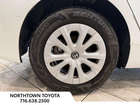 Used 2021 Toyota Prius LE w/ Carpet Mat Package (TMS) FWD image 8