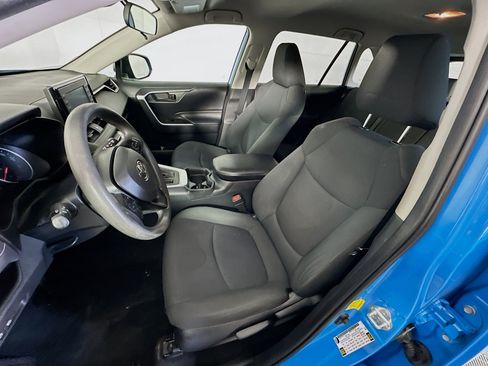 Used 2019 Toyota RAV4 LE w/ Carpet Mat Package image 13