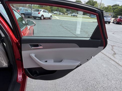 Used 2019 Hyundai Sonata SE FWD image 17