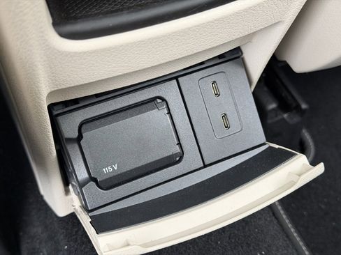 Used 2023 Mercedes-Benz GLB 250 4MATIC image 38