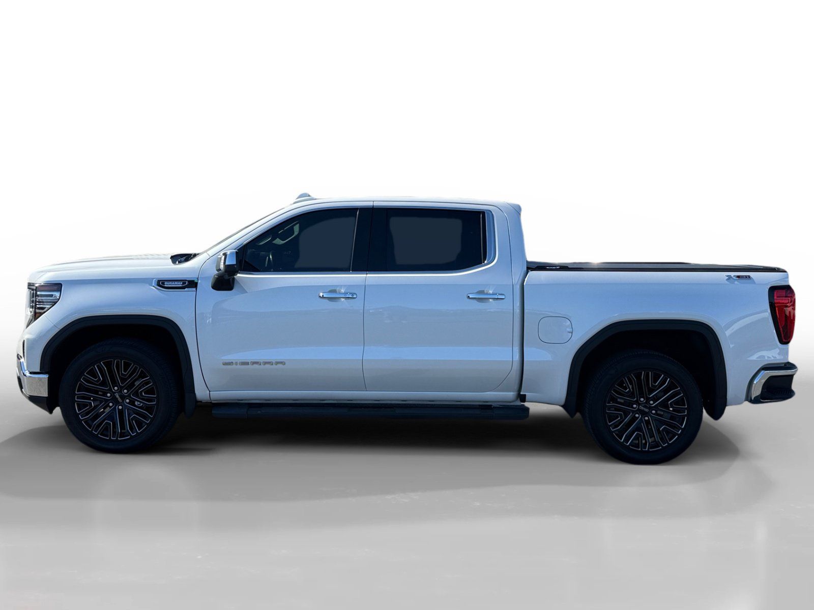 Used 2022 GMC Sierra 1500 SLT w/ X31 Off-Road Package AWD/4WD image 2