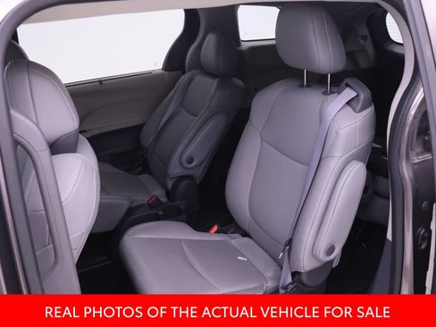 Certified 2022 Toyota Sienna XLE AWD/4WD image 10