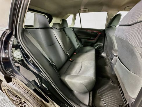 Used 2019 Toyota RAV4 LE w/ Carpet Mat Package AWD/4WD image 29