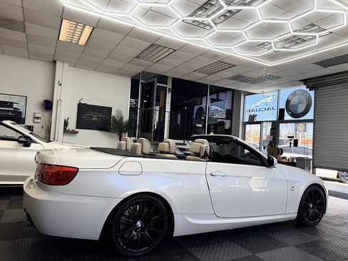 Used 2013 BMW 335i Convertible RWD image 21