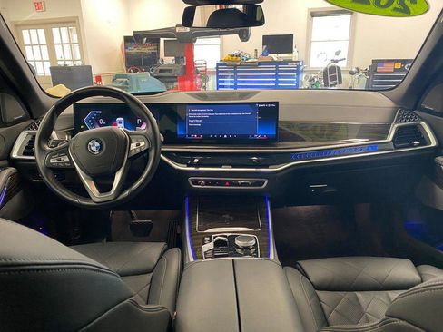 Used 2024 BMW X5 xDrive50e image 4